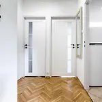 Lumina 2-room Near Zlote Tarasy Warszawa